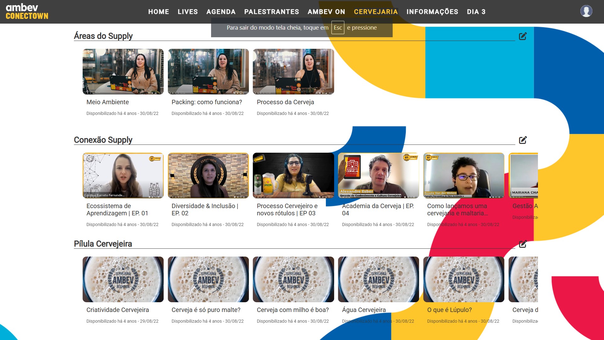 Tela de evento virtual corporativo com trilhas de conteúdo organizadas por tema, agenda, lives e palestrantes no mesmo ambiente