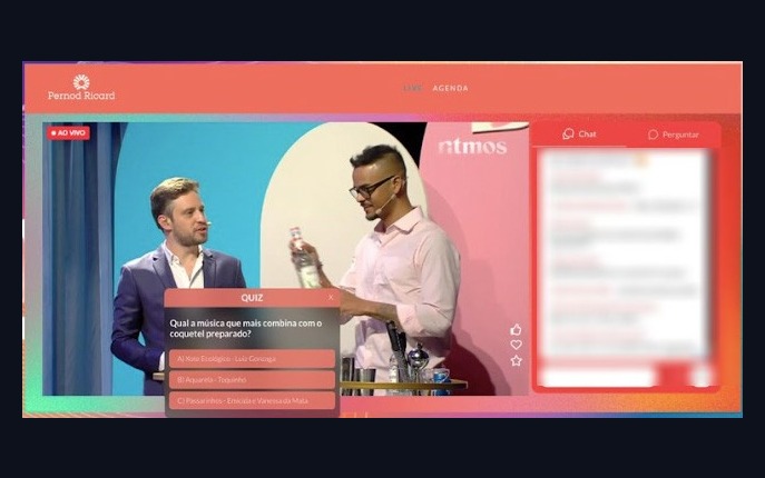 Player de webinar com a marca do cliente: transmissão ao vivo, quiz sobreposto ao vídeo e painel de chat e perguntas na lateral